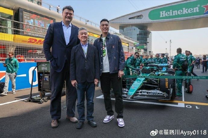 聯(lián)動F1！翟曉川曬與姚明、阿隆索、范志毅、周冠宇等的合照