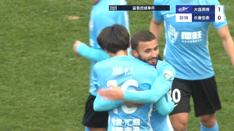 19歲朱鵬宇中超處子球！大連英博1-0領(lǐng)先長(zhǎng)春亞泰，馬萊萊助攻