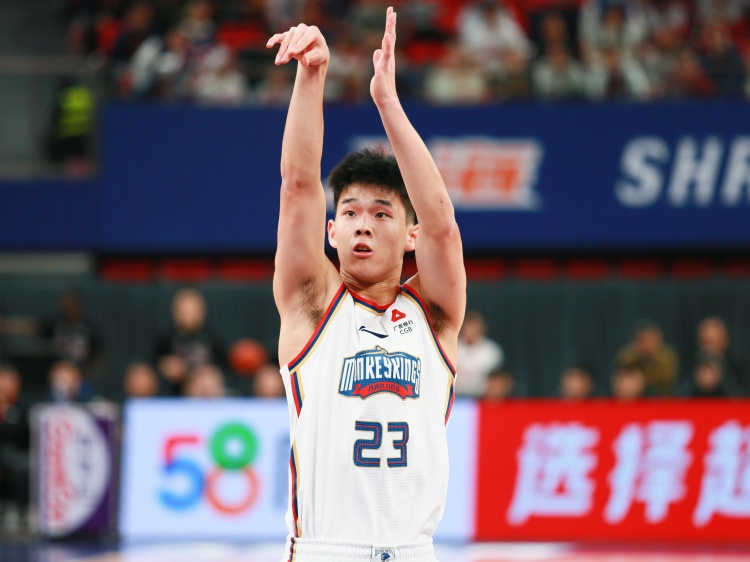 狀態(tài)可以！林葳半場8中5拿到13分1板1助